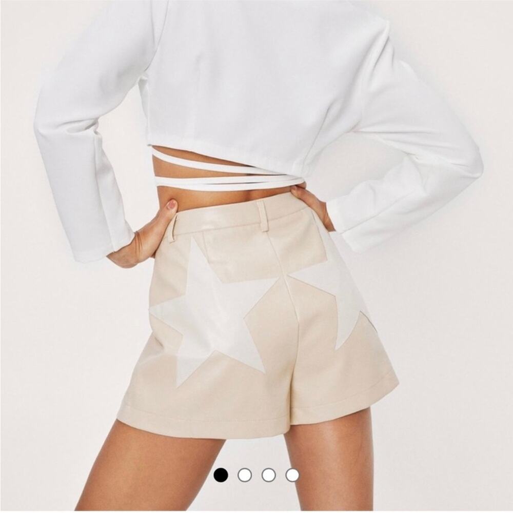 Nasty Gal NWT Faux Leather Star Shorts Beige High Rise Women’s Size 2